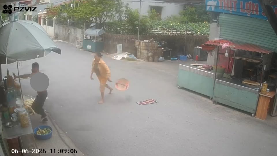 Quảng Lãng – Ân Thi (cũ) Hưng Yên trưa nay. 2 nhà hàng xóm với nhau mà quá manh động