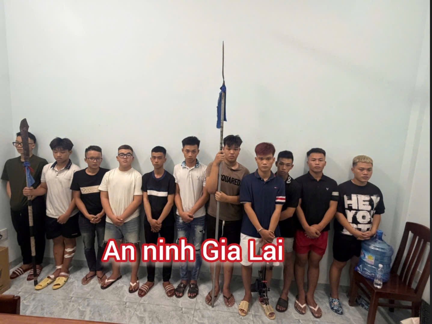 Gia Lai: Kịp thời bắt giữ nhóm thanh thiếu niên mang hung khí gây rối trật tự.