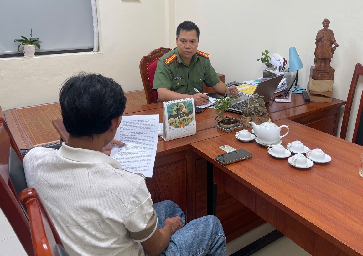 Công an phường Đồng Văn kiểm tra, phát hiện, xử lý trường hợp đăng tải thông tin sai sự thật trên không gian mạng