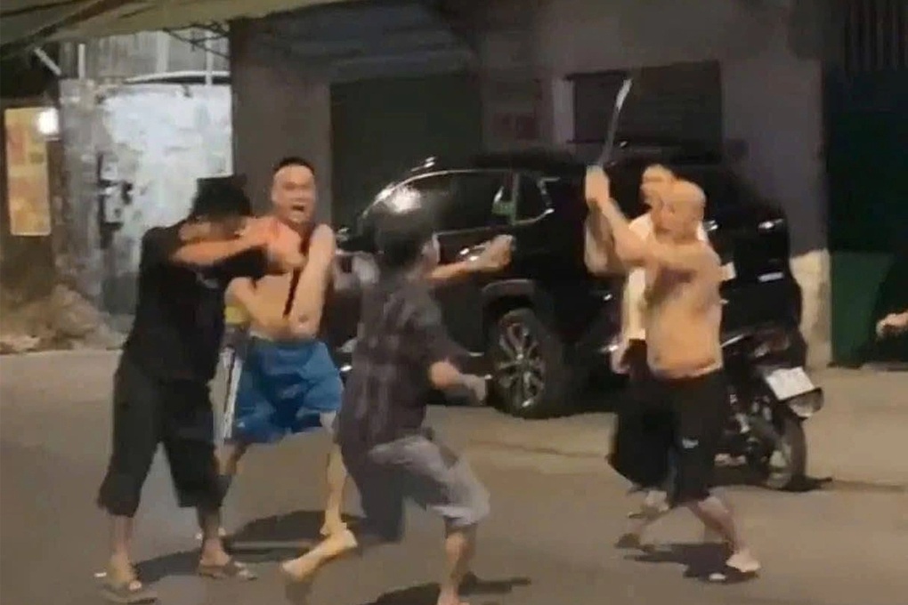 Chủ quán ẩu đả với khách vì gói thuốc lá bị chê đắt - 1