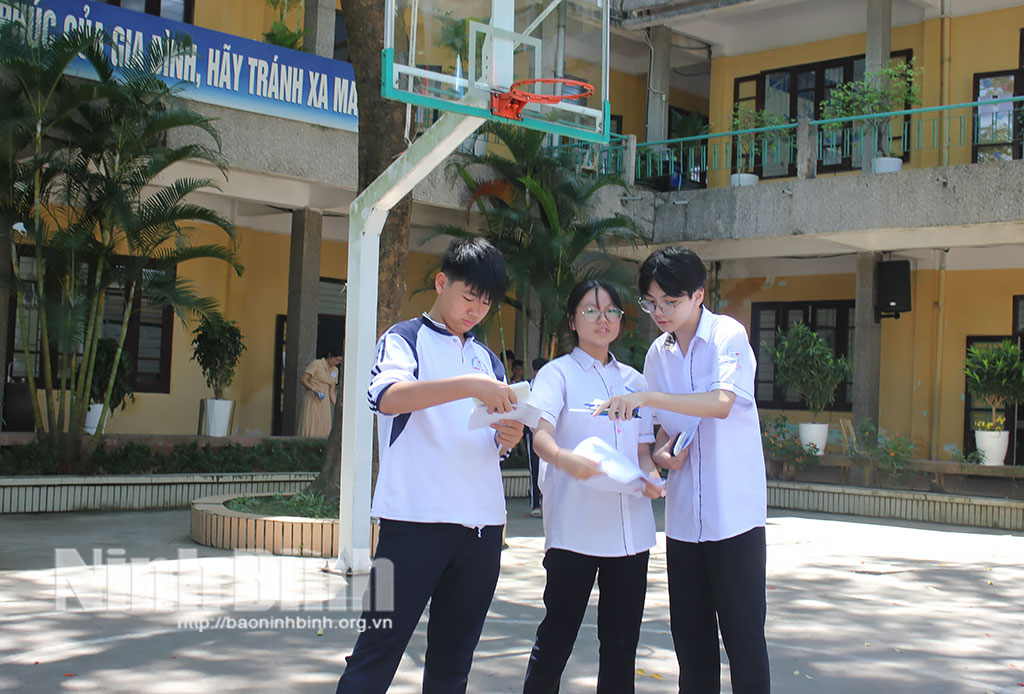 Với 24,5 điểm,Trường THPT B Nguyễn Khuyến dẫn đầu các trường công lập không chuyên điểm chuẩn dự kiến đợt I vào lớp 10 THPT năm học 2026