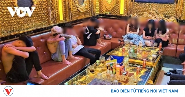 Mua dâm nữ nhân viên quán karaoke dưới 18 tuổi, ba thanh niên bị truy tố