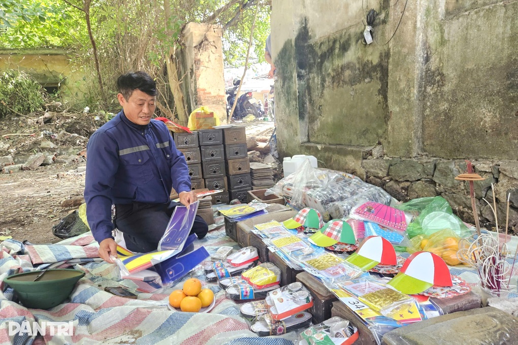 Hàng chục hài cốt thai nhi nằm rải rác ở các gốc cây, bờ tường - 2 Hàng chục hài cốt thai nhi nằm rải rác ở các gốc cây, bờ tường - 2