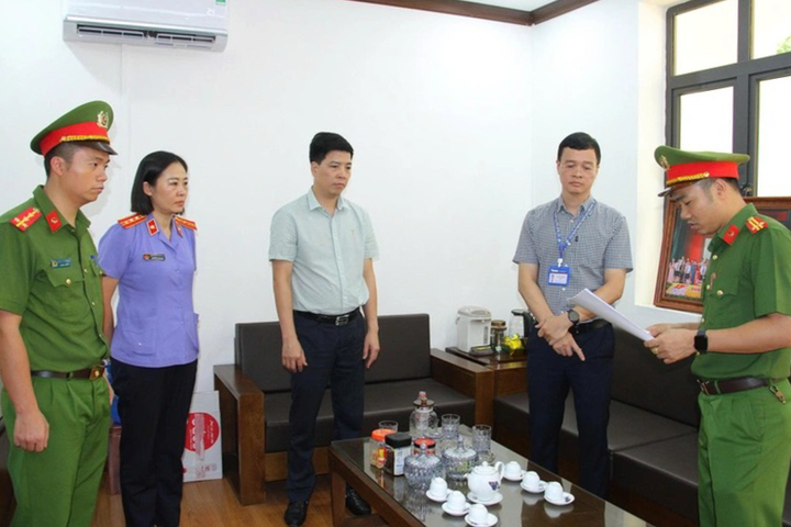 Bắt Phó Chủ tịch xã ở Lào Cai trong vụ lan can đá sông Hồng gãy đổ sau bão Yagi