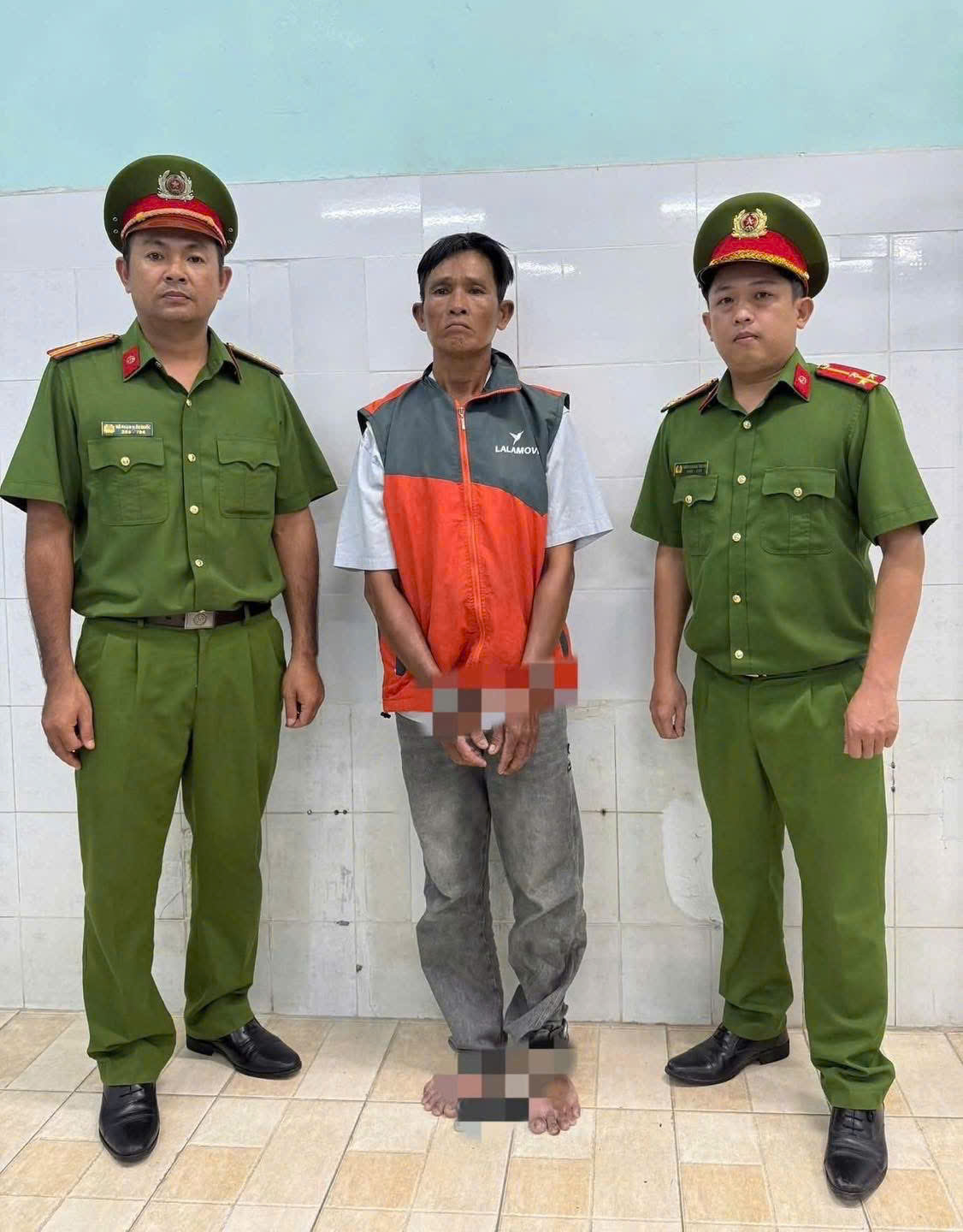 Thanh niên chạy xe ôm công nghệ tiện tay giật luôn 130 tờ vé số của người phụ nữ và cái kết