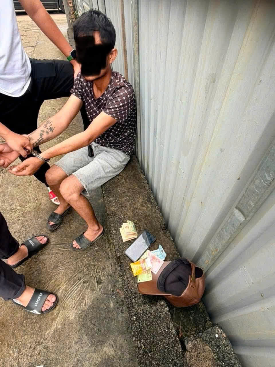 CÔNG AN XÃ BA VÌ LIÊN TIẾP PHÁT HIỆN, BẮT GIỮ 02 ĐỐI TƯỢNG TÀNG TRỮ TRÁI PHÉP CHẤT MA TÚY