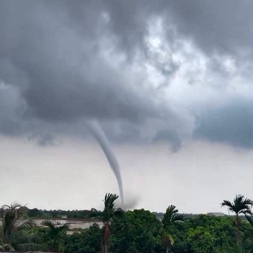 Video: vòi rồng khổng lồ vừa xuất hiện tại khu vực xã Minh Quang, Kiến Xương cũ 🌪️