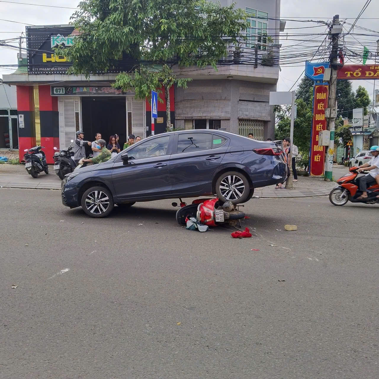 Va chạm giao thông tại nút giao nhau Đường Phạm Văn Đồng – Đường Kim Đồng, Pleiku