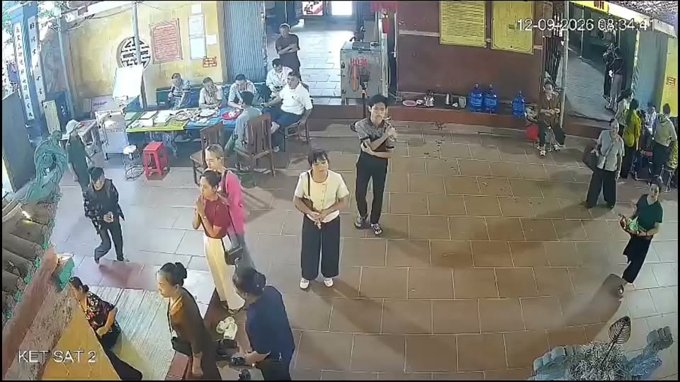 Hai phụ nữ dàn cảnh móc túi tại đền Phấn Động, Bắc Ninh