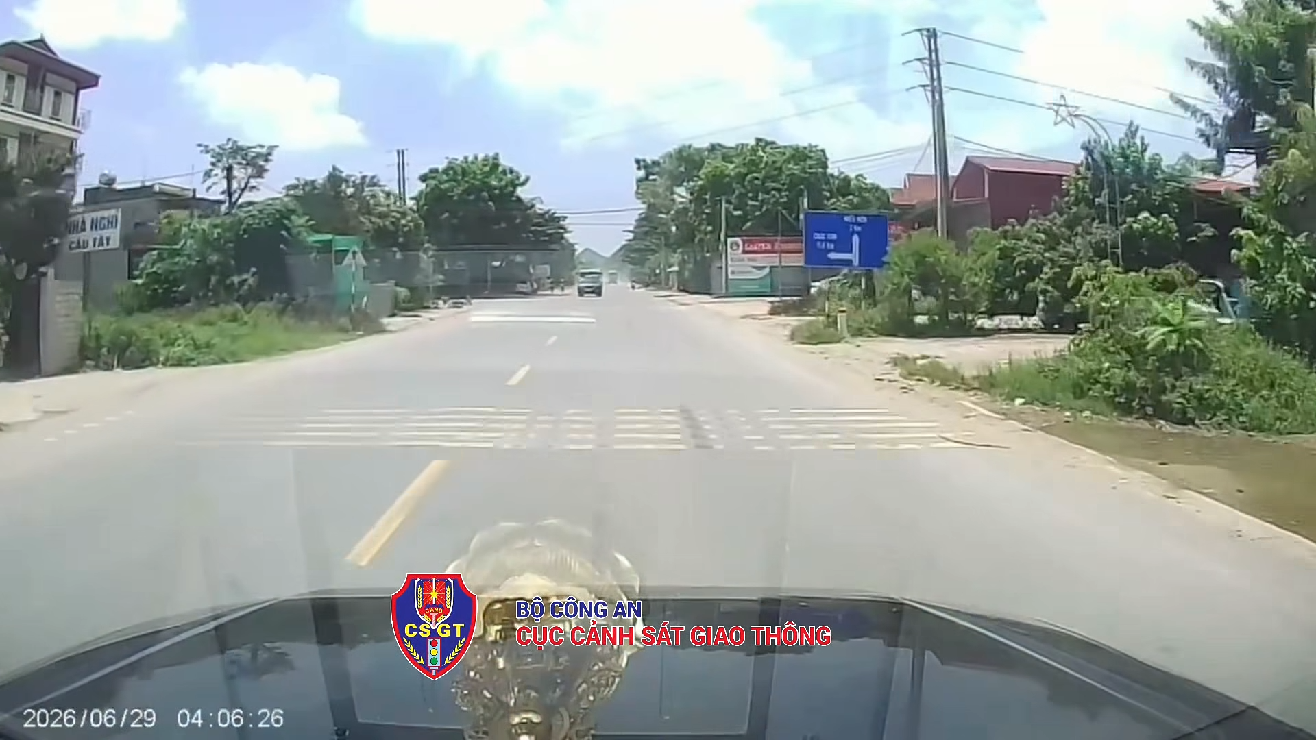 Xác minh, xử lý tài xế xe đầu kéo vượt xe không đúng quy định