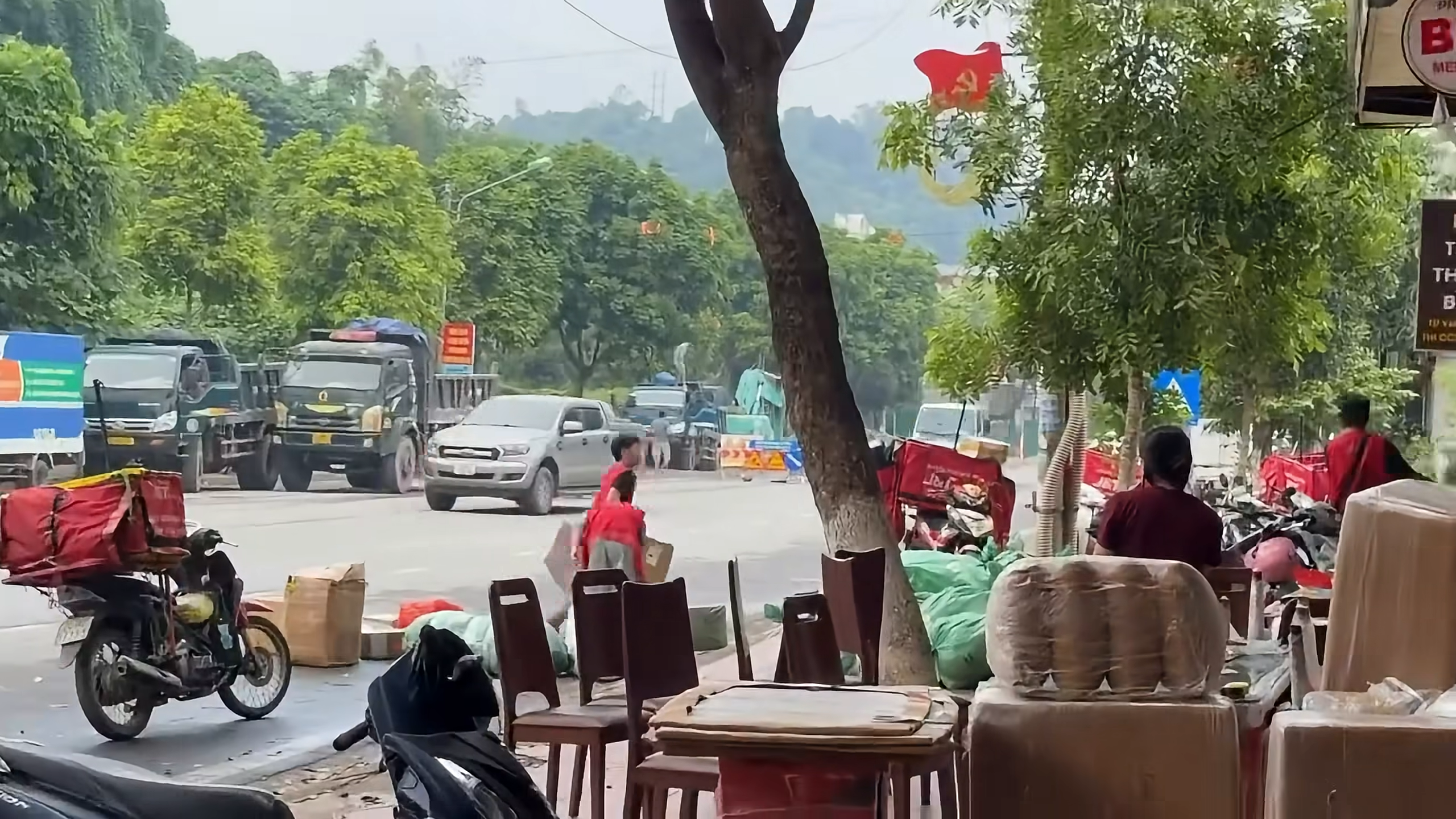 Xuất hiện clip trên MXH cho rằng J&T Lào Cai ném hàng của khách