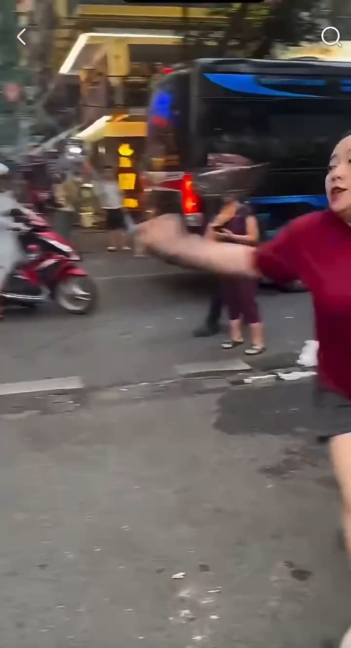 Bác nào ghép hộ em bài gì mà “từng ngày nhìn mưa vội vàng…” vào clip này với